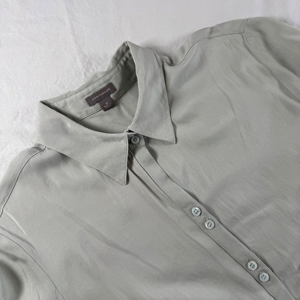 Ann Taylor Size 12 Sage Green Silk Blend Button Front Short Sleeve Blouse FLAW